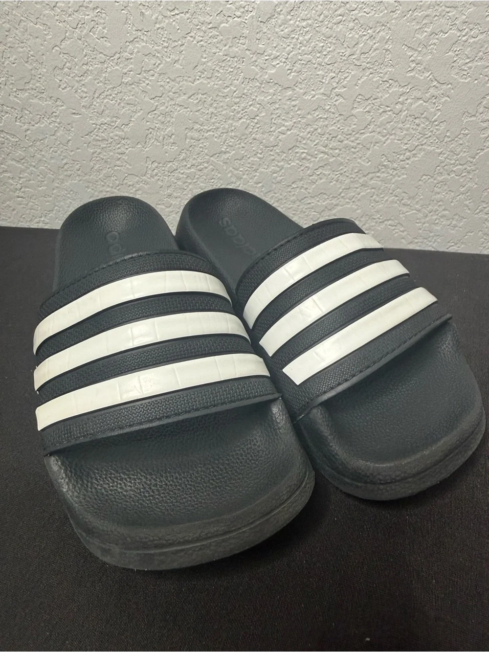 adidas Black and White Kids Slide Sandals size 1Y